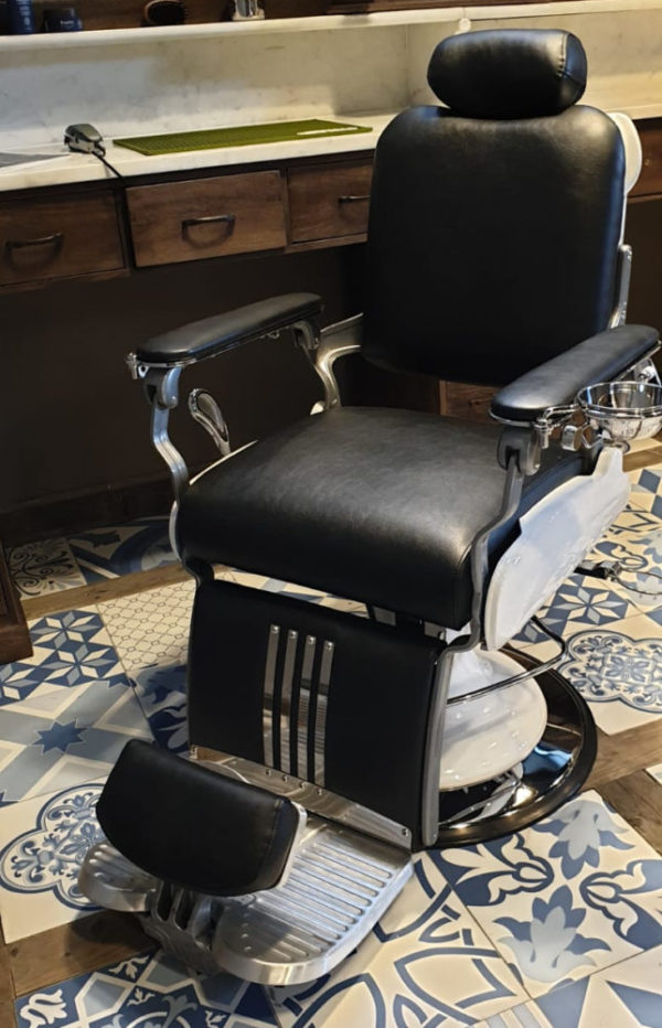 Barber Chair Majesty Schwarz & Weiß | Barbersconcept | Barber chairs